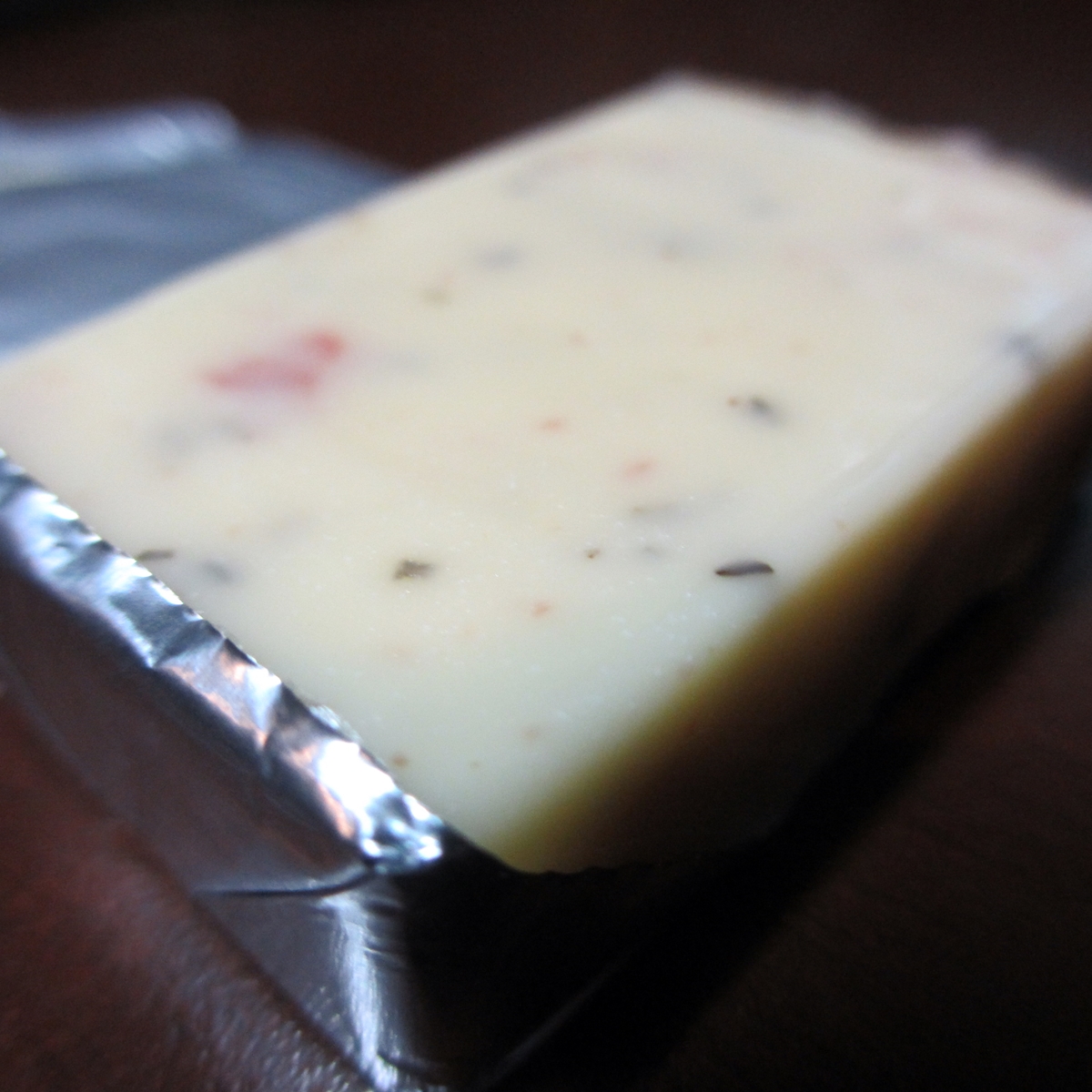 【カマンベール＆ブラックペッパー】BQQベビーチーズ食べ比べ【サラミ＆バジル】20150613-05