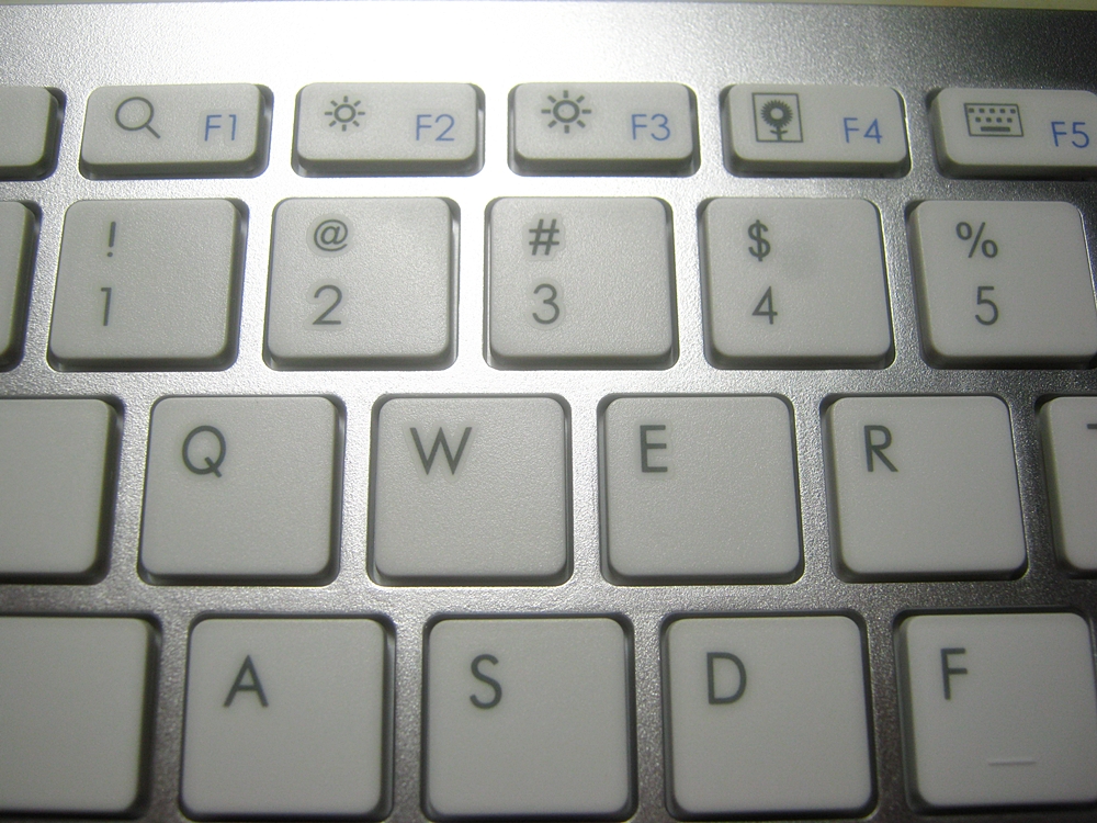 ウィンドウズの「全角半角キー」に該当するmacキーボードの切り替え方法