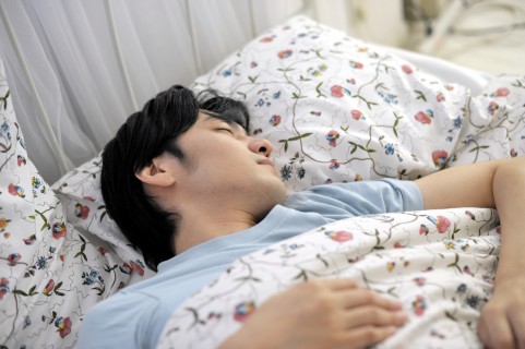 眠れぬ夜に！枕元に切った玉ねぎを置くと安眠効果があります。